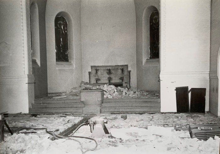 Billede fra renoveringen af Vanløse Kirke 1984